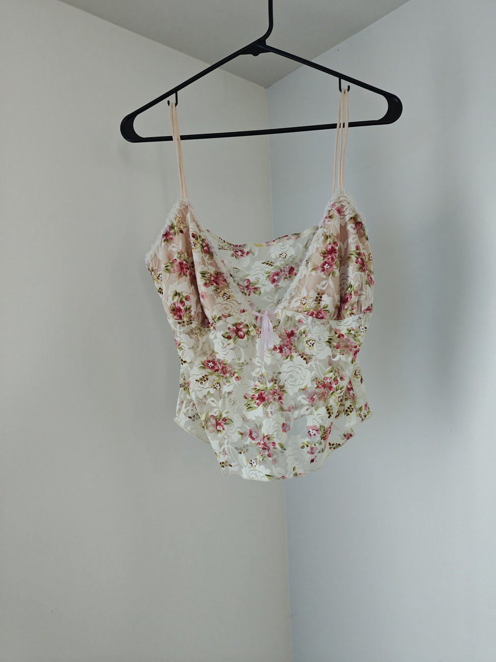 Floral Lace-Overlay Cami Top in Cream and Pink